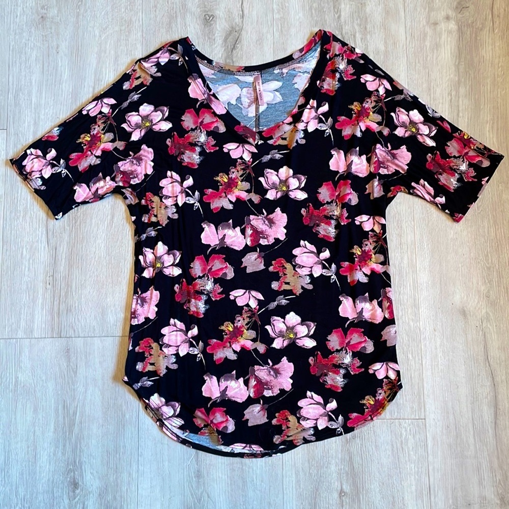 NWOT* Floral V-Neck Top